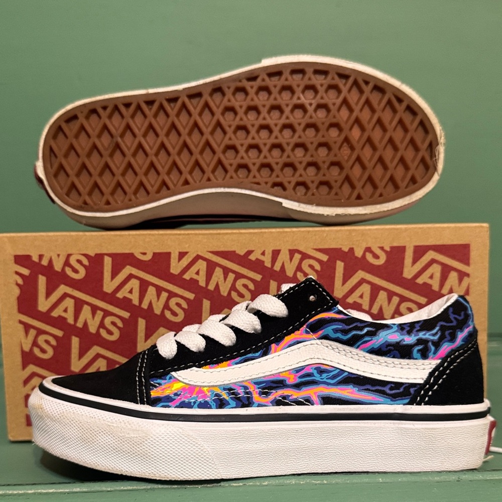 Vans Black Sneakers Electric Flame 🔥 “Old Skool”  SIZE: Little Girl 12